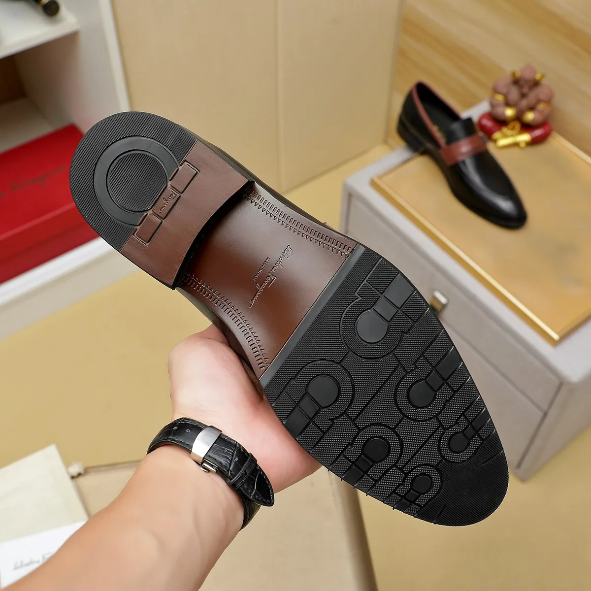 Men's shoes 💰460 Ferragamo [Ferragamo] top imported suit men's shoes 💯Original copy of the official website, product materials: selected imported embossed calfskin + luxury hardware buckle accessories ~ imported water-dyed cow 🐂 leather lining. Strong three-dimensional visual effect, original combination outsole, multiple colors available😘 Size: 39-44 (38.45.46. Customized)